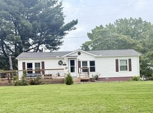 707 E Broad St, Dickson, TN 37055