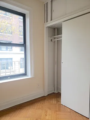 Rented by City Connections Realty | media 4