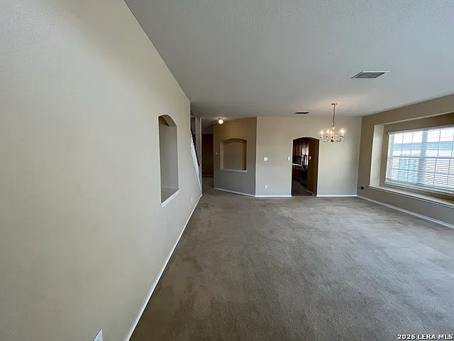 4 bed, 2.5 bath, 3449 sqft, $2,700 — Photo 3