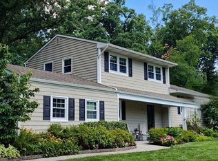 11 Cornwall Dr, East Windsor, NJ 08520