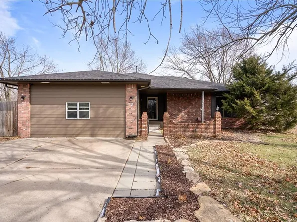 1206 S 29th St, Parsons, KS 67357