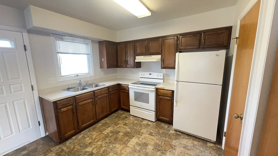 2 bed, $800 — Photo 2