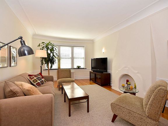 2nd image of 530 Washington Blvd APT 1E