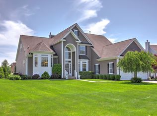 125 Windflower Ln, Riverhead, NY 11901