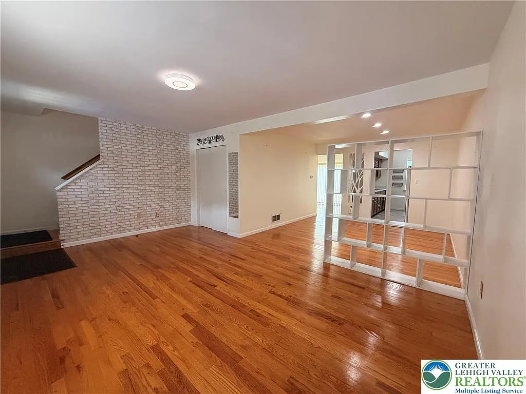 2 bed, 1.5 bath, 1425 sqft, $1,950 — Photo 3