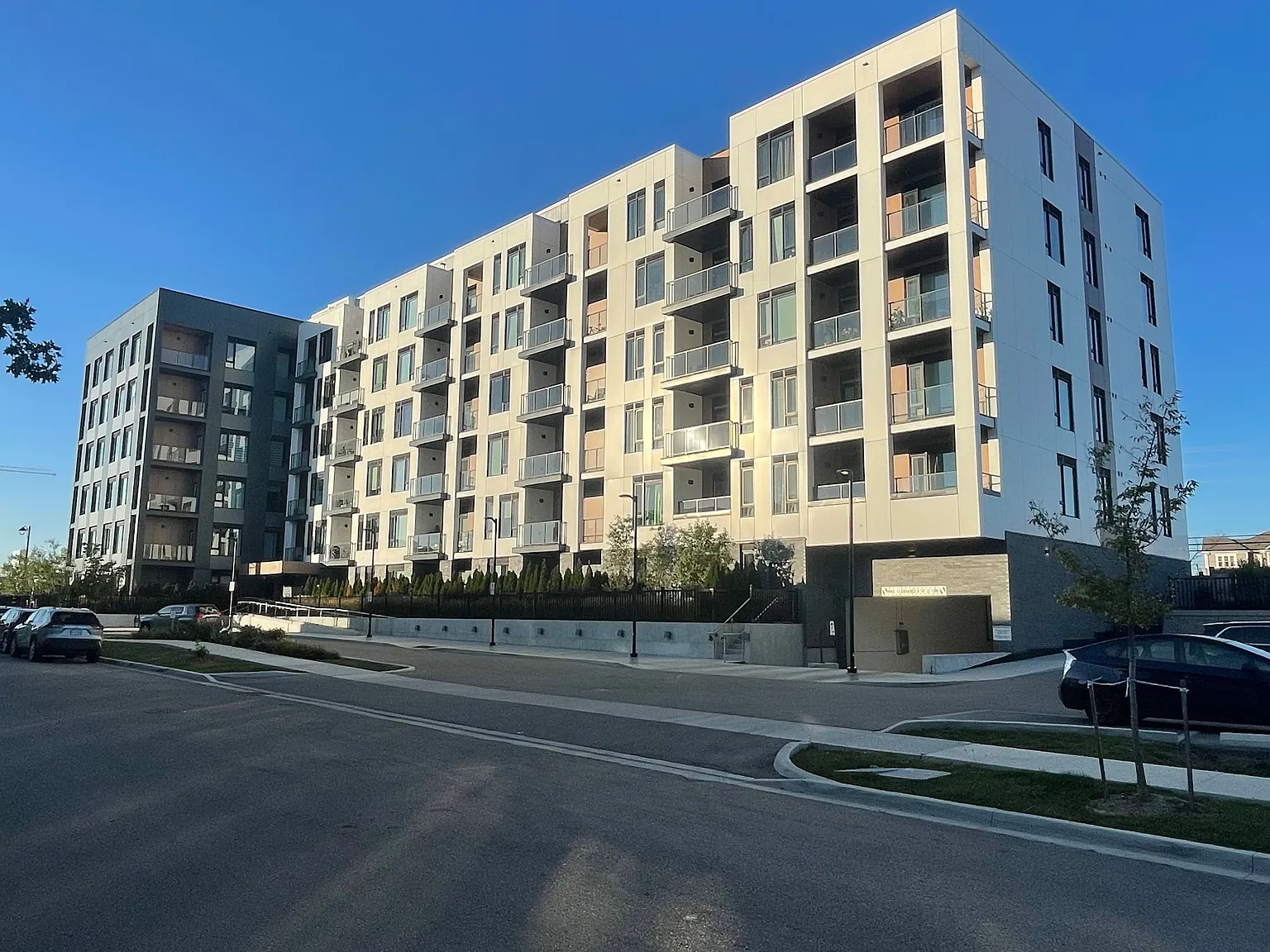 3 bed, $3,000 — Photo 2