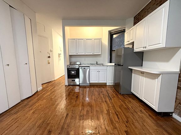 5th image of 244 E 77th St #33