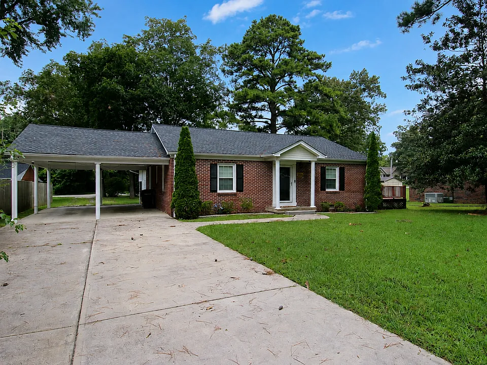1106 Park Dr