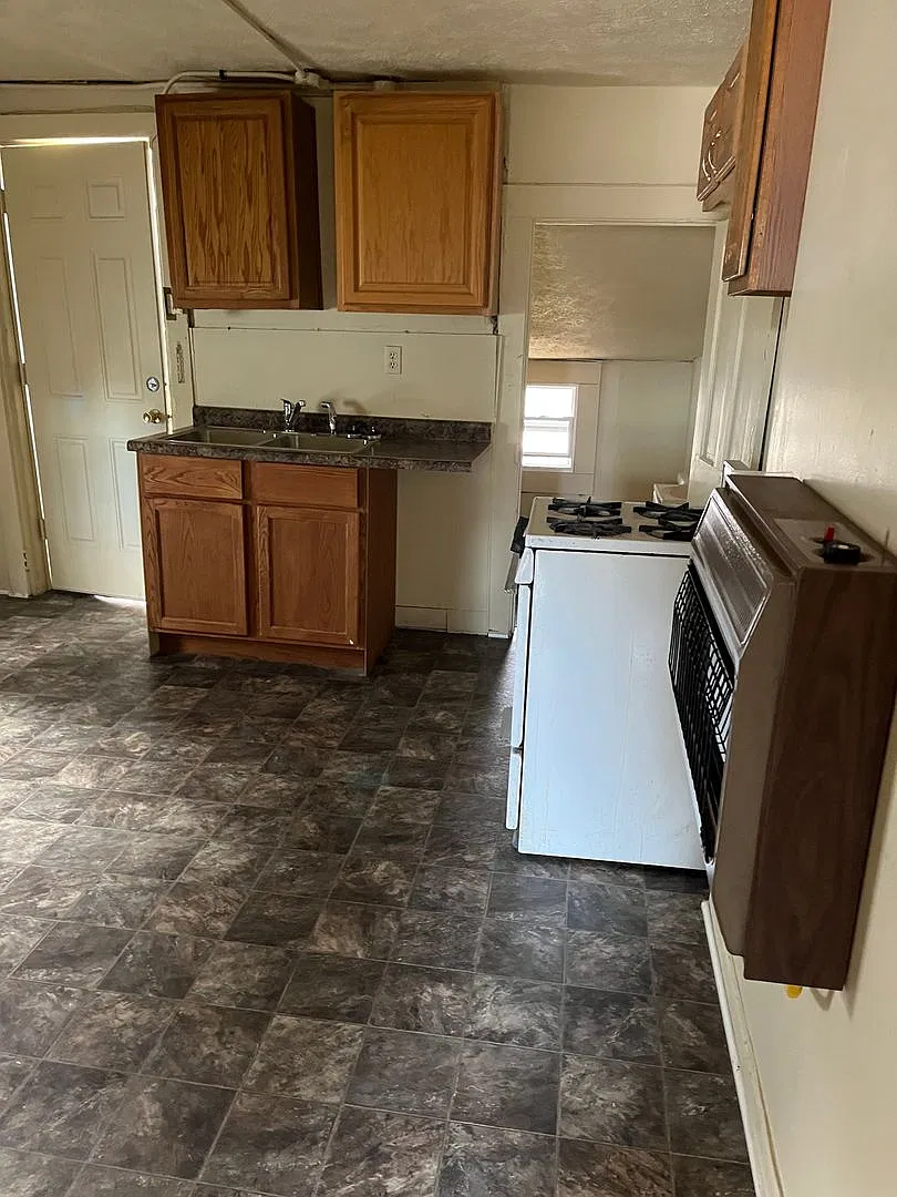 Oak Tree Real Estate Ohio, LLC (518 Lincoln Way) — Photo 1