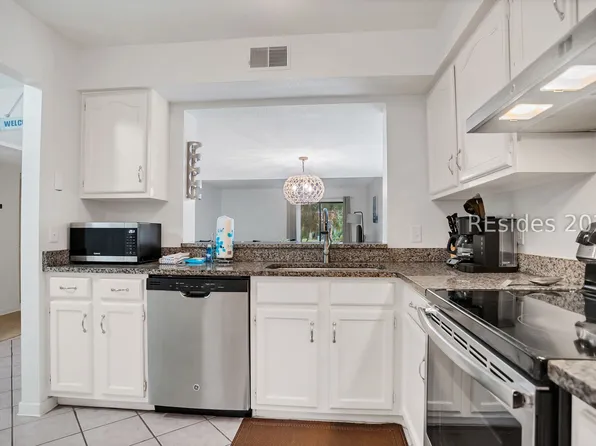 15 Deallyon Ave APT 1, Hilton Head Island, SC 29928