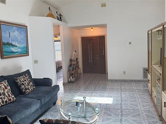 3rd image of 265 RIVER CHASE DRIVE