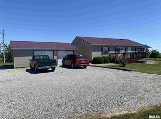 124 Pear Ln, Xenia, IL 62899