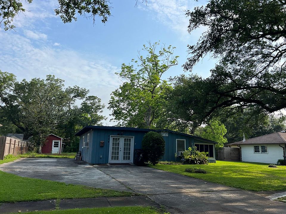 2nd image of 206 Berkley Dr