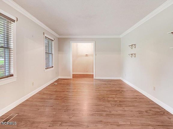 5th image of 404 Daniel Drive