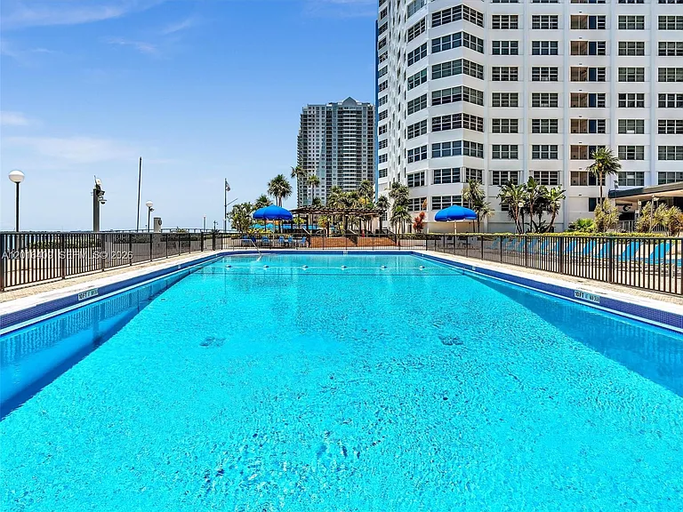 825 Brickell Bay Dr #2048 — Photo 37