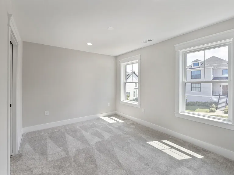 1603 Griffen Grv — Photo 36