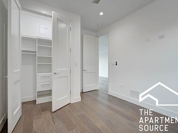 4th image of 3006 W Belmont Ave #4