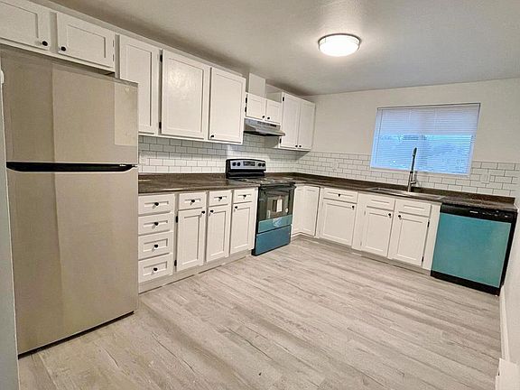 3rd image of 100 Palace Ct #F0650eeb1