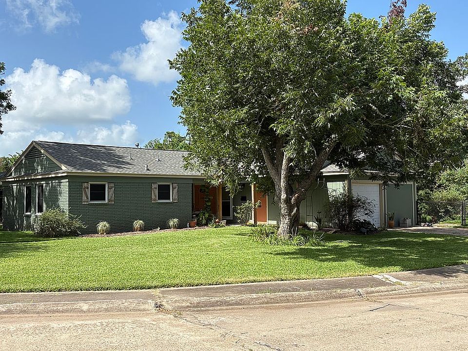 Beautiful corner lot!