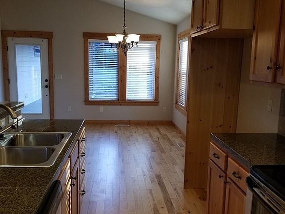 4th image of 521 Brundage Dr