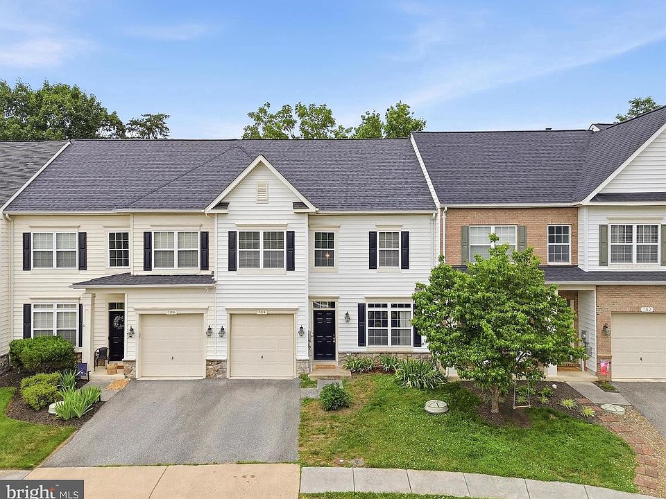 1st image of 104 Panmure Ln