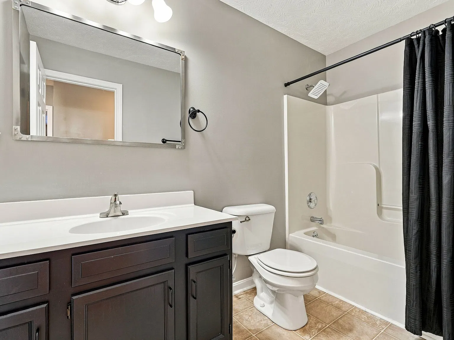 3 bed, 1214 sqft, $1,995 — Photo 4