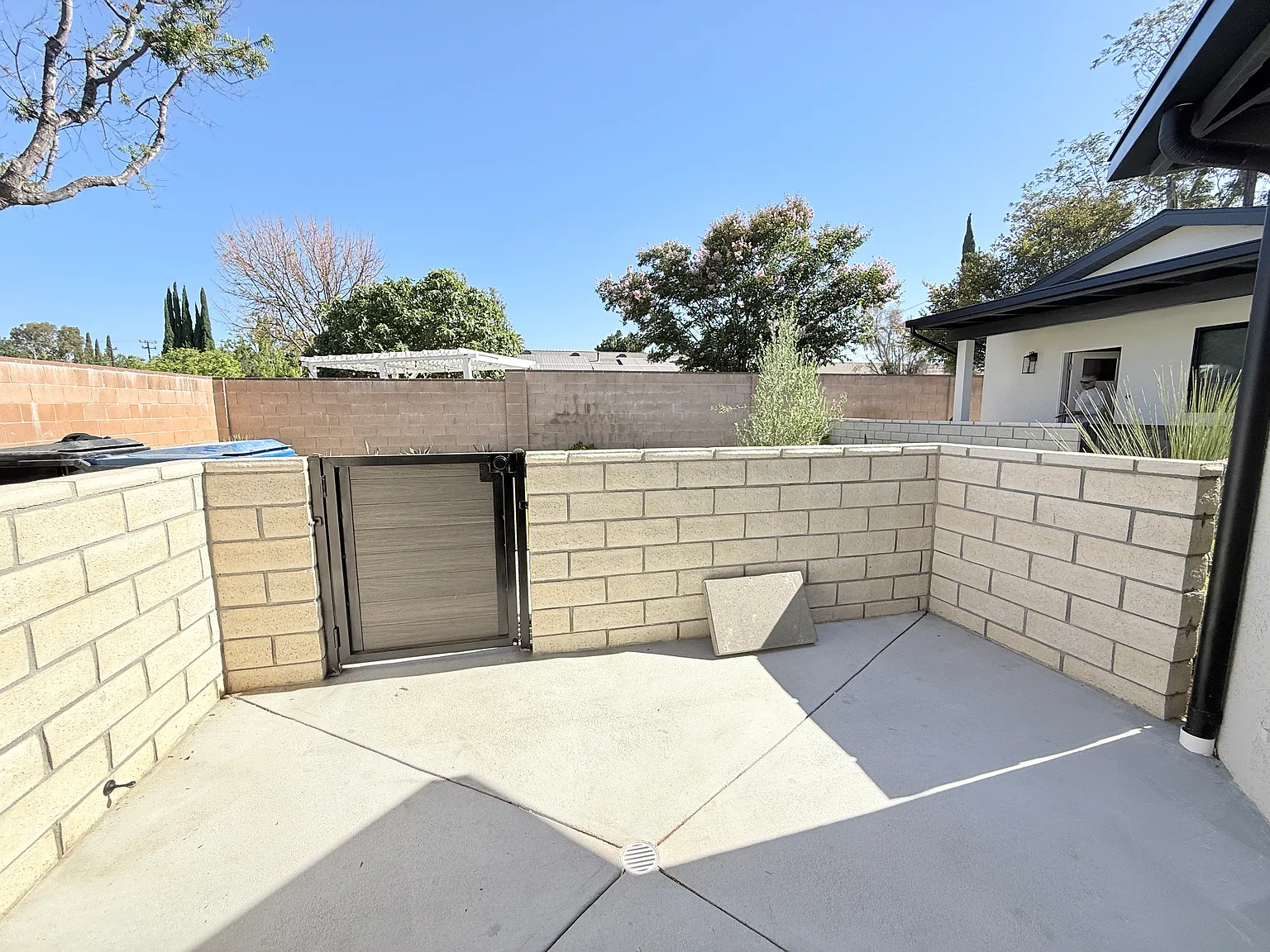 Studio, 500 sqft, $2,150 — Photo 3