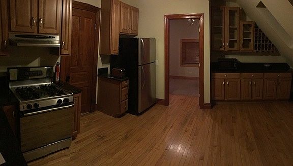 3rd image of 3726 N Kenmore Ave APT 3