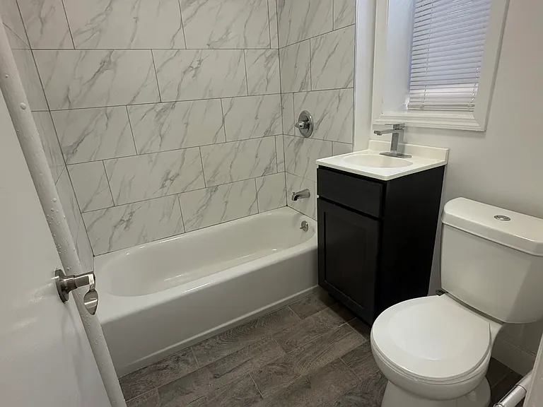 620 Pavonia Ave #D5 — Photo 5