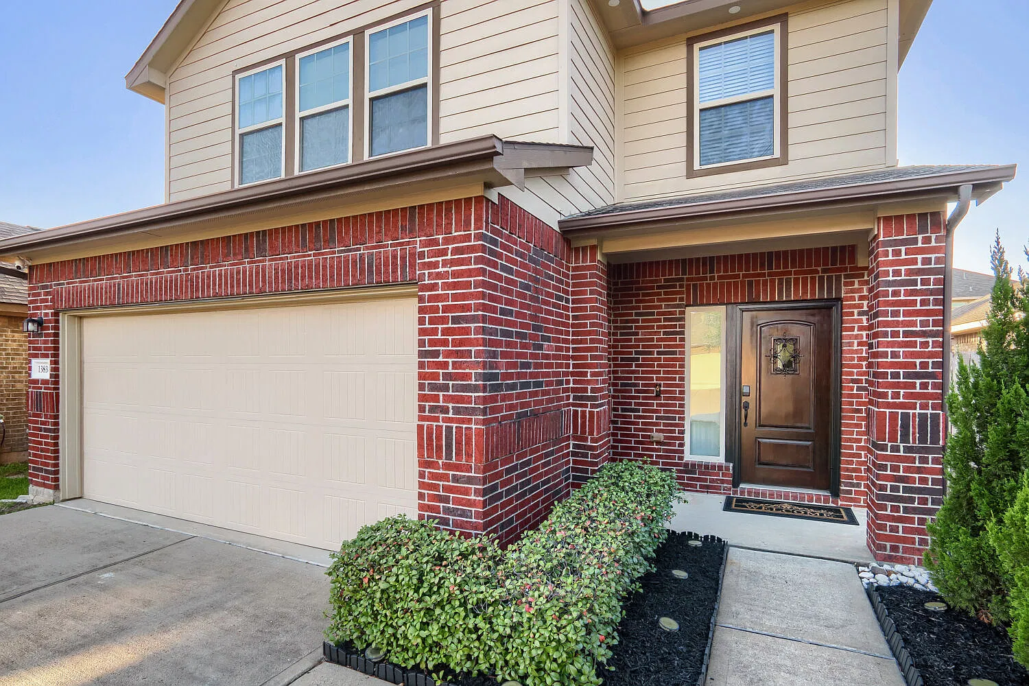 4 bed, 2.5 bath, 2226 sqft, $6,804 — Photo 2