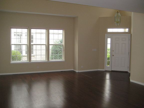 2nd image of 2421 Meadowbrook Ln