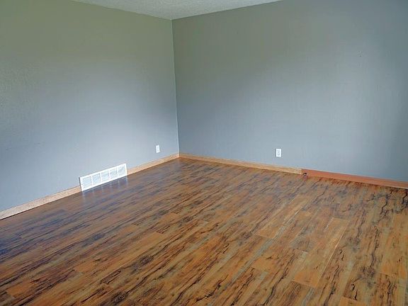 2nd image of 62 W Woodridge Dr #2