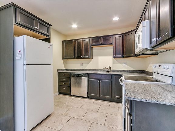 3rd image of 401 12th Ave #114