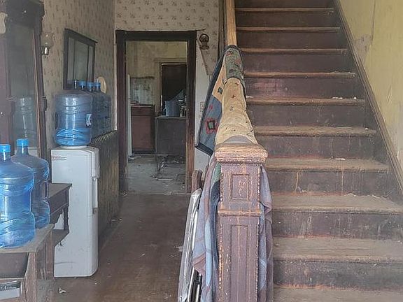 2nd image of 4147 Lander Rd