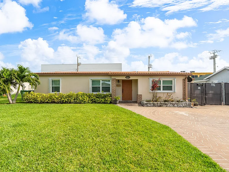 3201 Alice Dr — Photo 9
