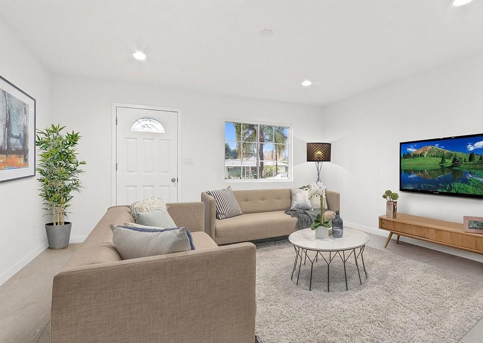 1st image of 23012 Berendo Ave