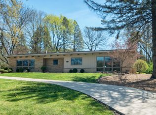 8660 W Rae Ct, Greendale, WI 53129