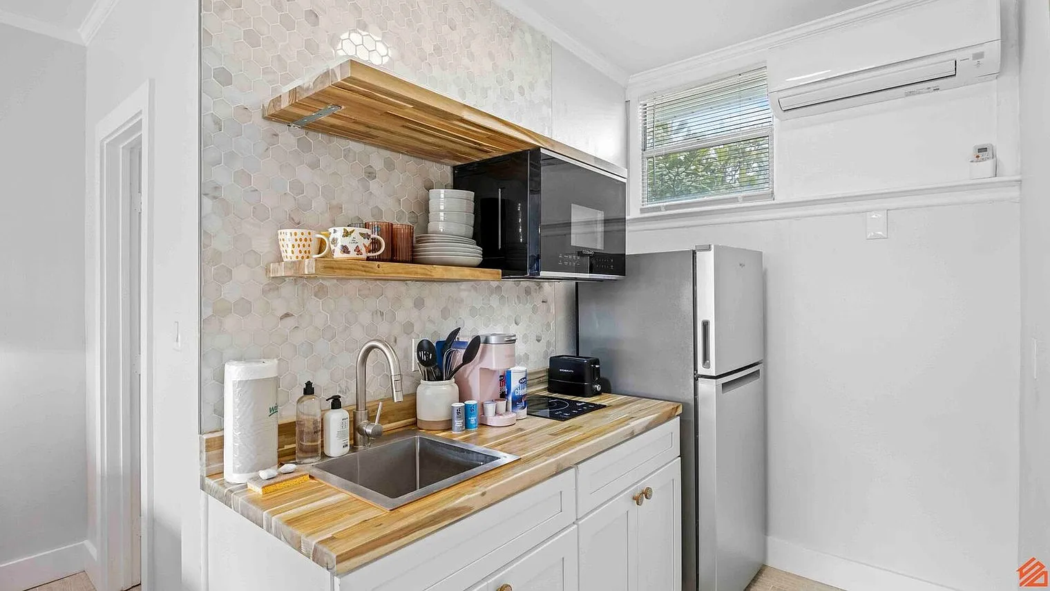 1 bed, 1.0 bath, 4090 sqft, $2,683 — Photo 3