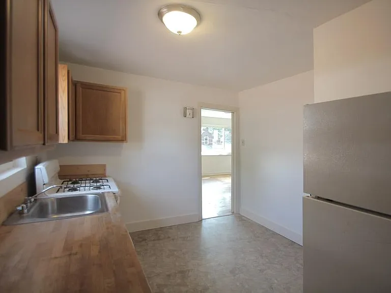 415 Franklin Ave #2 — Photo 3