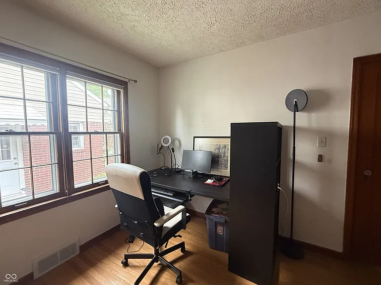 1109 N Downey Ave — Photo 11