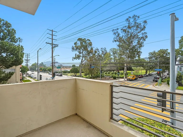 11305 Moorpark St — Photo 48