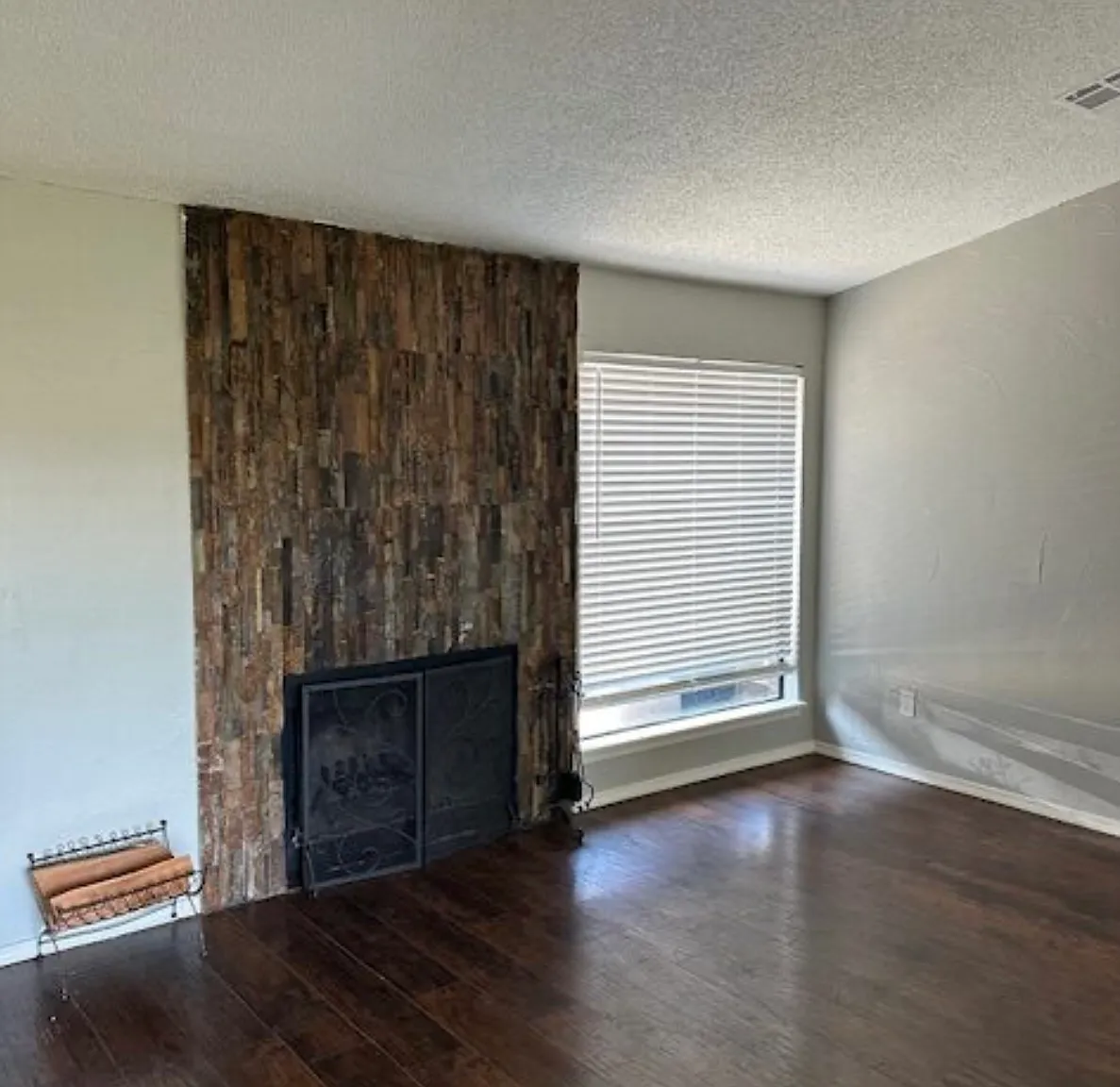 3 bed, 1215 sqft, $1,295 — Photo 4