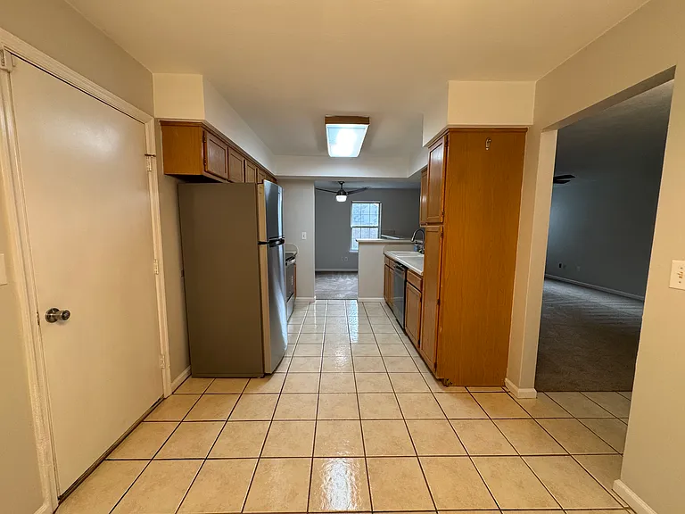 612 Oak Grove Rd — Photo 5