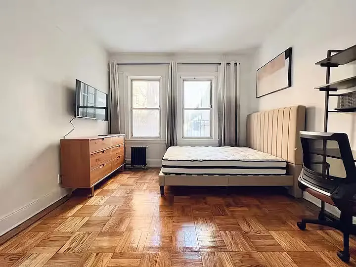 3 bed, 4.0 bath, 90 sqft, $1,390 — Photo 3