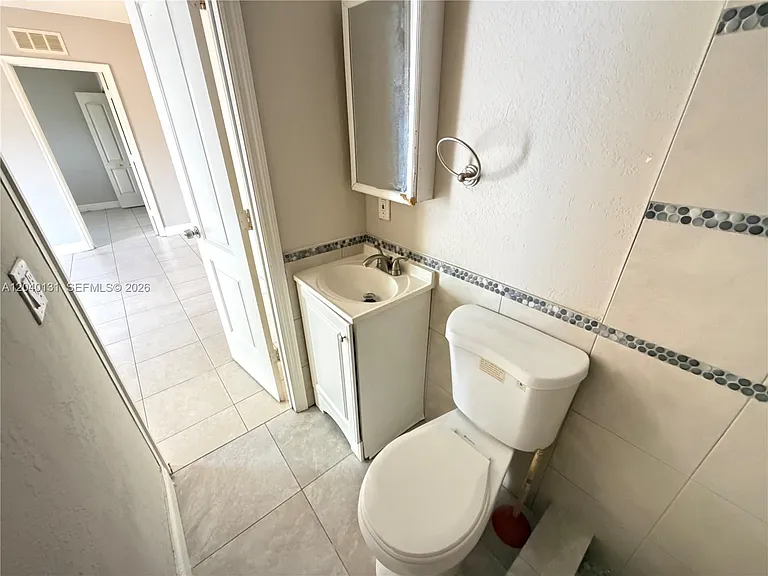 6012 SW 38th St #4 — Photo 7