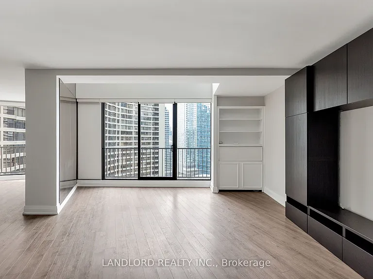 33 Harbour Sq #2208 — Photo 11