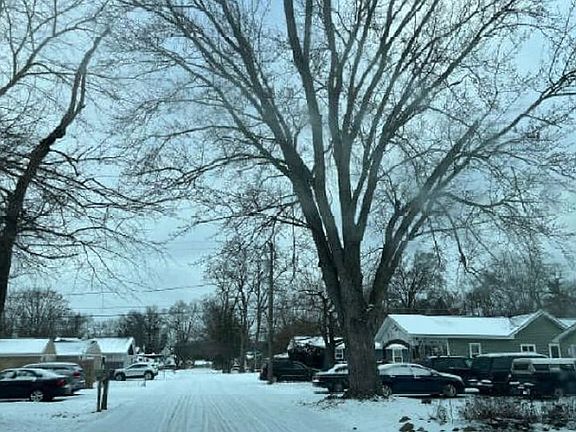 Exterior Neighborhood (street photo)