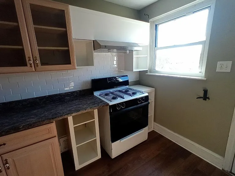 49 N York Rd #2 — Photo 14