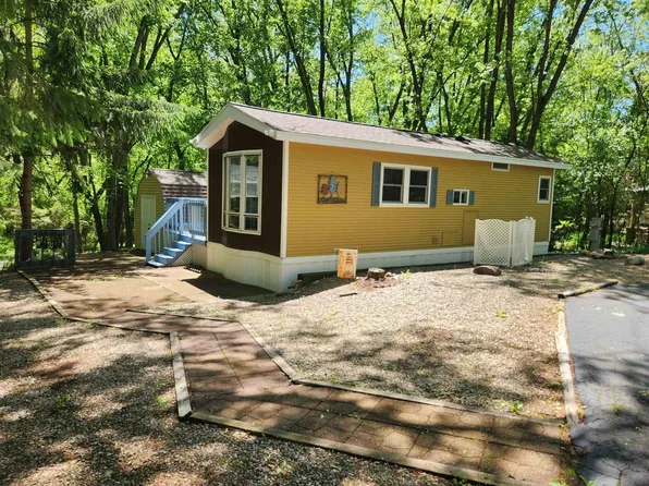 495 Sunset Circle, Edgerton, WI 53534