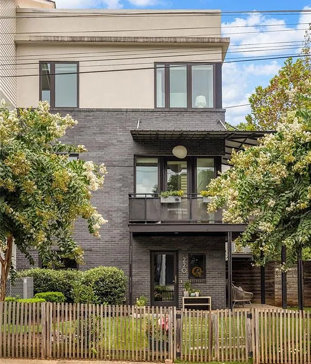 220 Wilbur Ave SE
